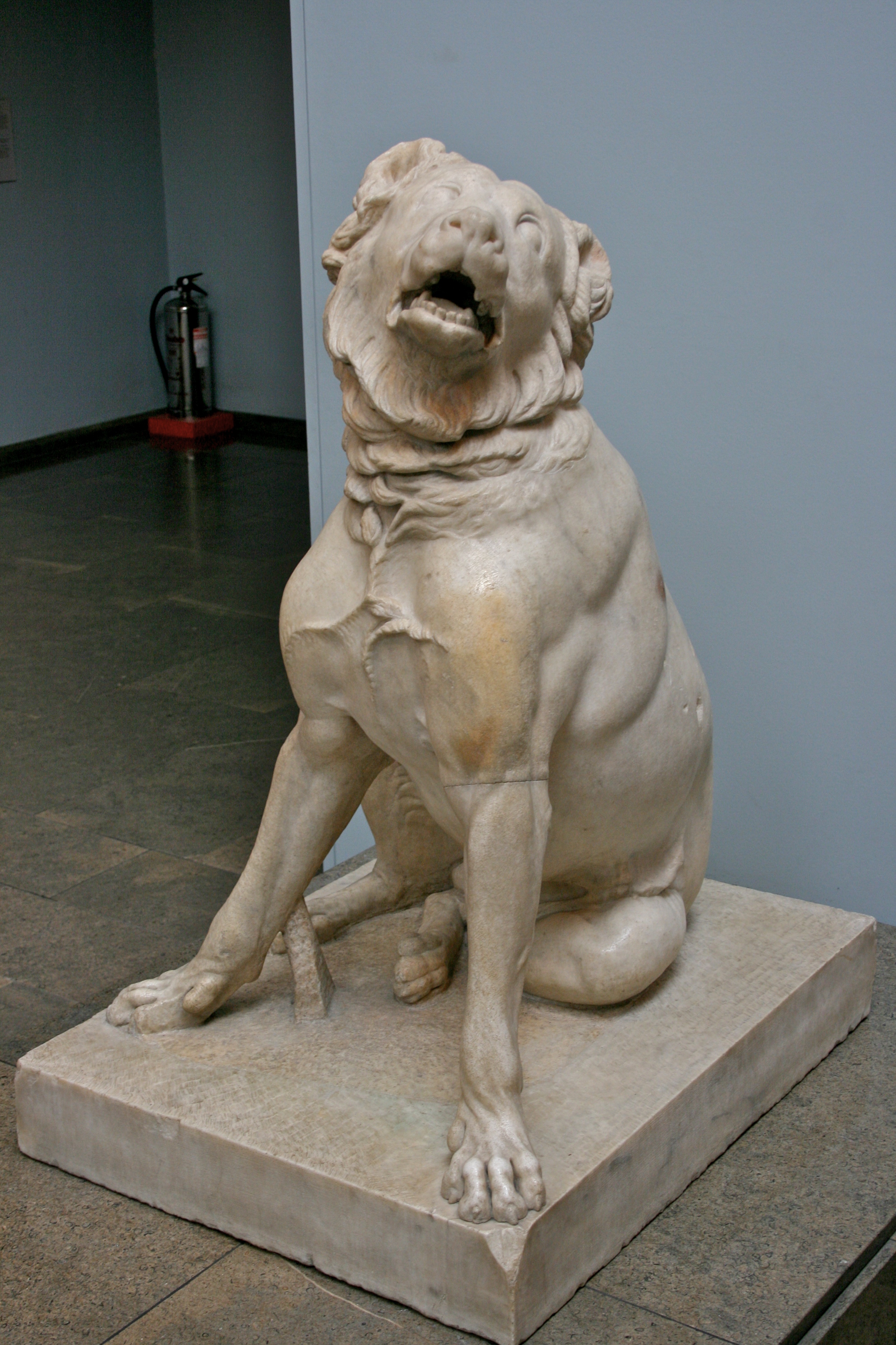 Molossus Dog: Molossus Molossus Dog Sculpture Breed